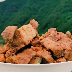 坨坨肉、松茸鸡汤、苦荞面包……谁才是这个地方美食界的NO.1？