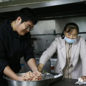 江西一高校食堂设“妈妈的味道”窗口 还原家常美食