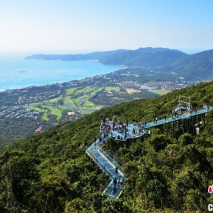 三亚元旦假期接待游客40.74万人次，旅游收入超9亿元