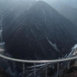 青海:\