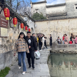 安徽黄山旅游逐渐升温，但较前年同期人气仍差