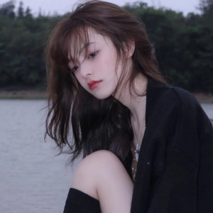 幽默笑话：开车出去旅游，半路上儿子要撒尿，可是附近没厕所